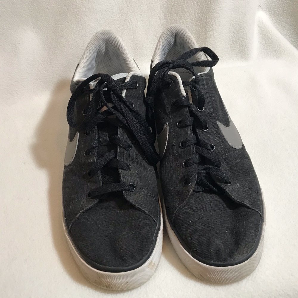 Nike Men's Charge Sneakers